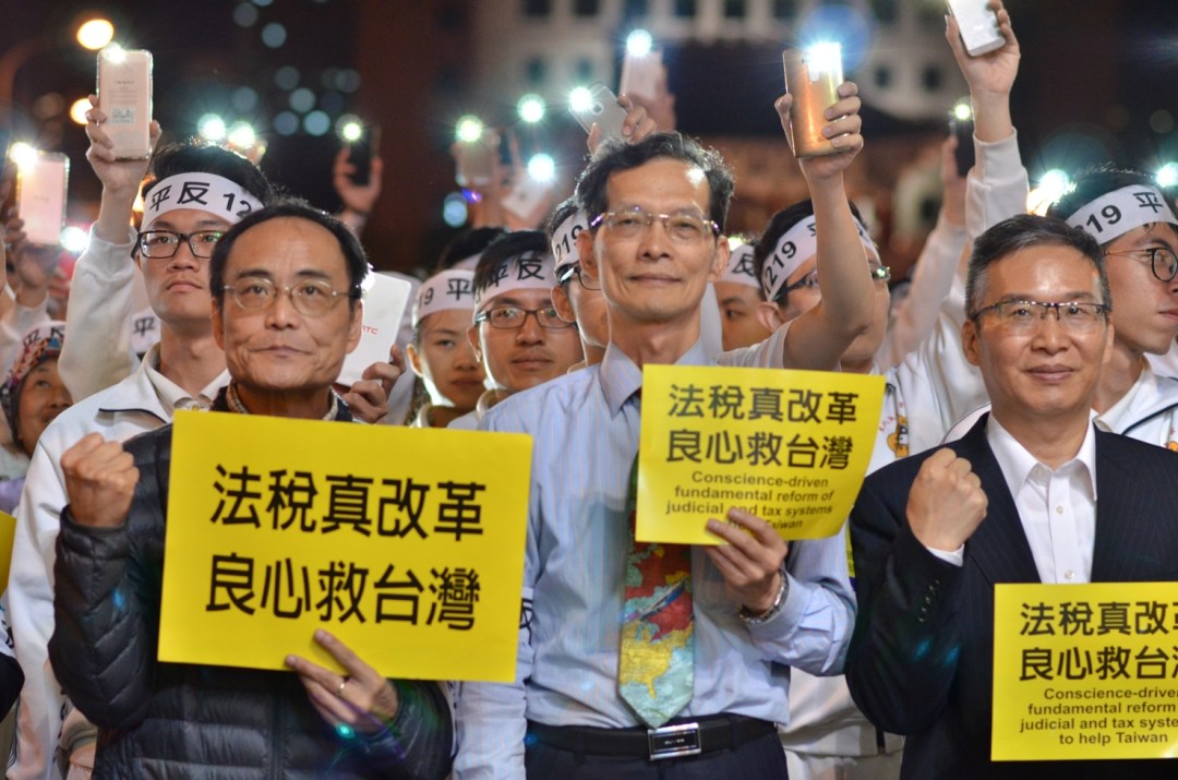 %e5%9c%96-%e8%8e%8a%e5%8b%9d%e6%a6%ae%e5%be%8b%e5%b8%ab%e4%b8%ad