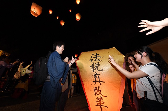 20180304新聞祈福_a4934平溪天燈節999盞天燈祈福盼政府快還我兩萬二4